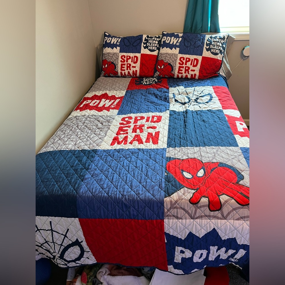 Spider-Man quilt and sheets